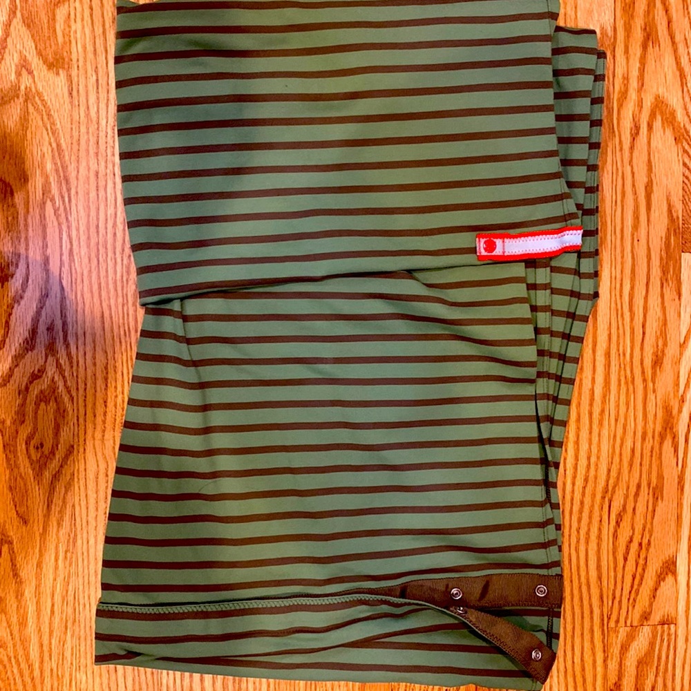 Lululemon Customizable snap scarf in green